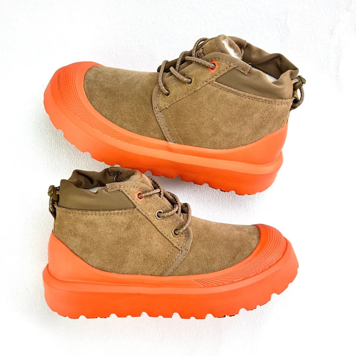 Local 💰600 [Wang Yibo's same style 3991UGG waterproof Tasman high top] The upper is made of high-mercerized cow suede, with fine texture and good gloss, non-currency cow suede! The outsole is made of a combination of injection molding and IP foam (referred to as the original sole). It requires multiple processes and high costs. It is lightweight and feels better on your feet. It is a one-piece, ready-made outsole that is not a currency! Sheep fur lining, warm and skin-friendly size: 35 36 37 38 39 40 41 42 43 44 45